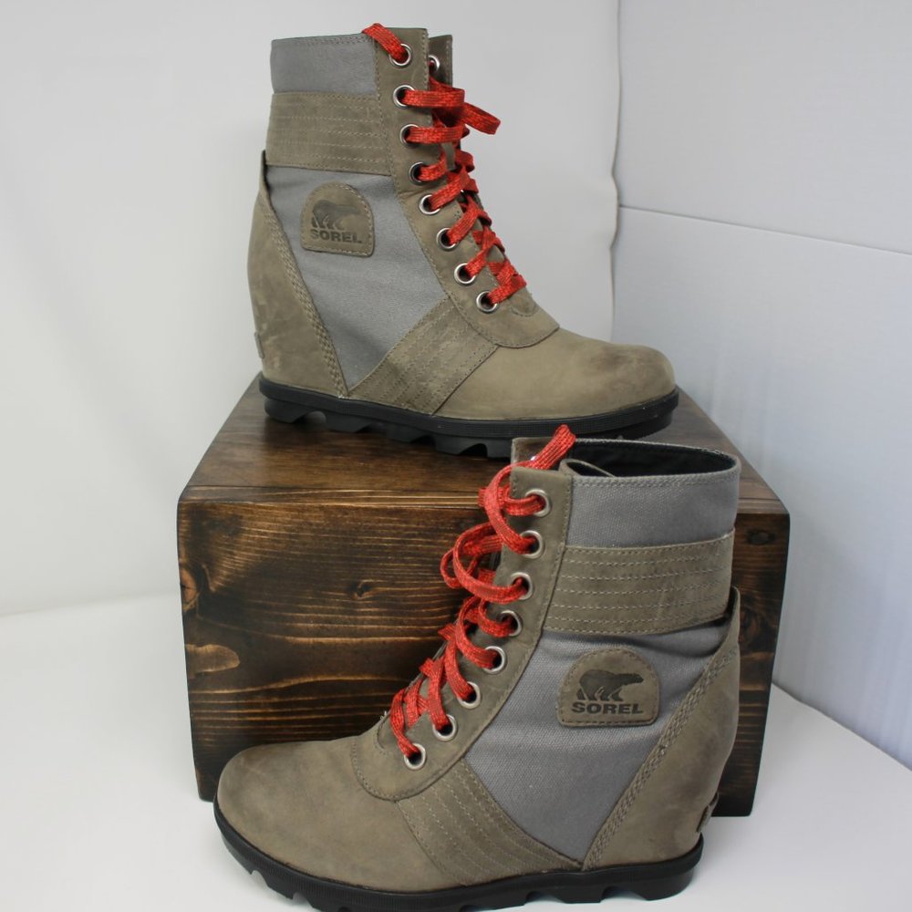 Sorel - Women's Lexie Wedge Waterproof Lace-Up Ankle Boot, Quarry Size 8